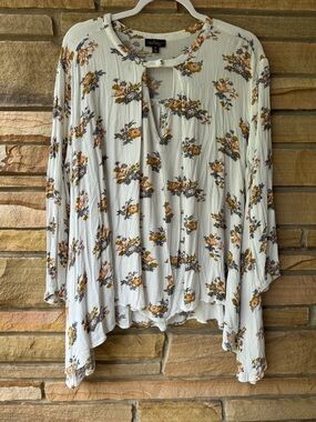 Audrey 3+1 White Floral Blouse with Black Label